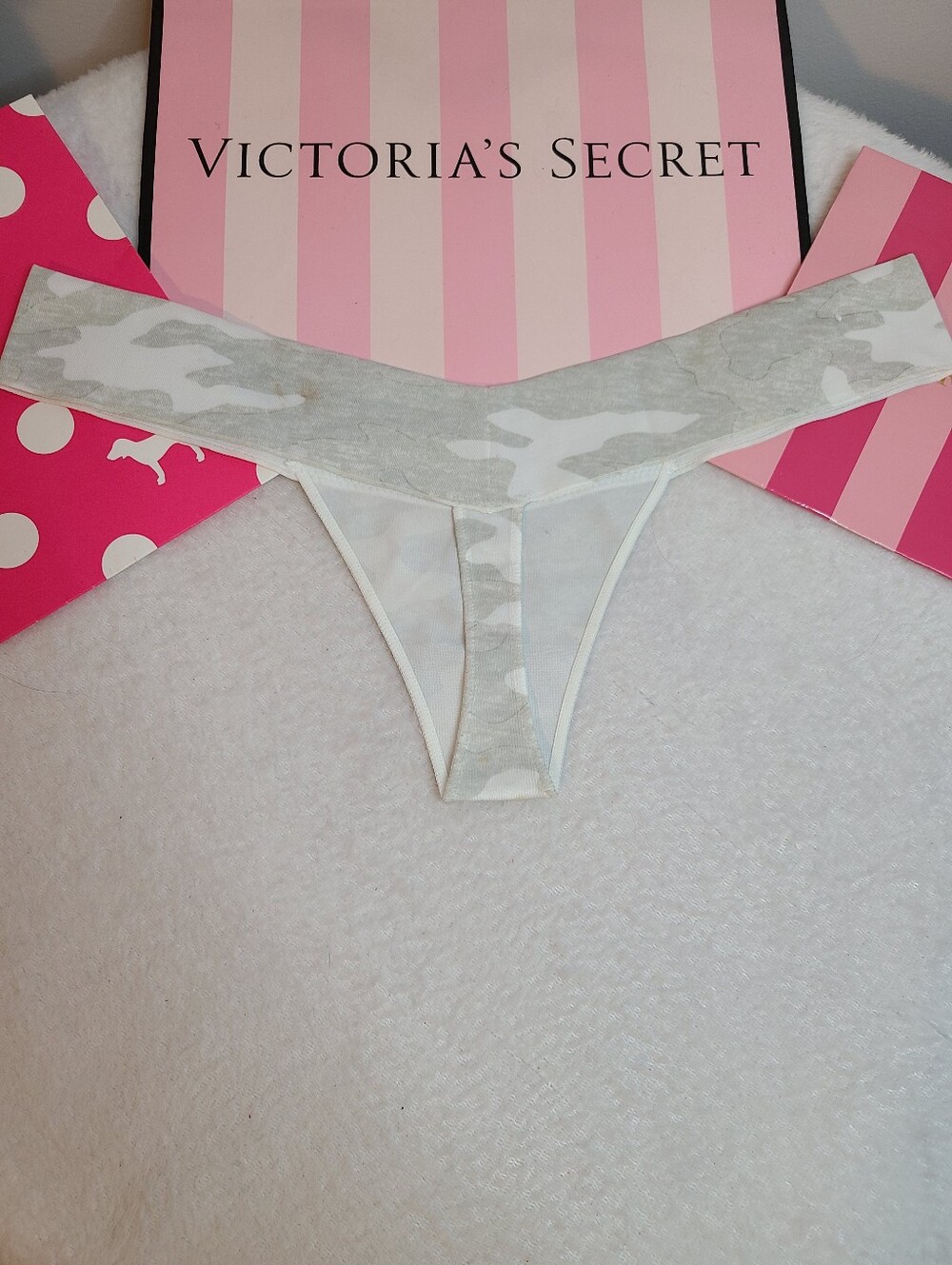 Retired VS PINK Smooth No-show Nylon Yoga Thong Panty Size M Light Camo - Picture 3 of 5